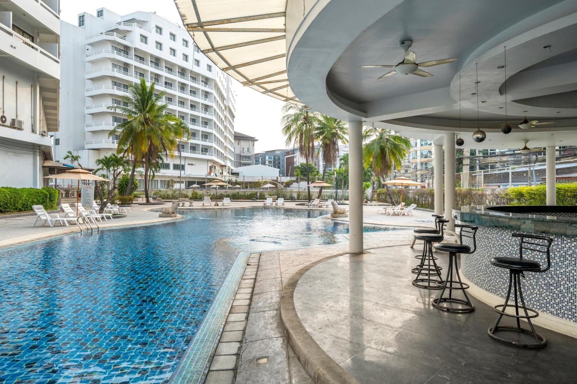 Welcome Plaza Hotel Патая Екстериор снимка